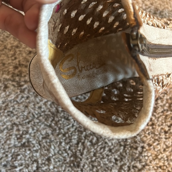 Heels - Picture 3 of 3